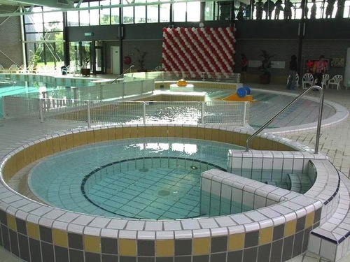Zwembad de zijl bubbelbad